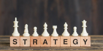 التخطيط الاستراتيجي مقابل التخطيط التشغيلي: دليل للإدارة التنظيمية الفعالة